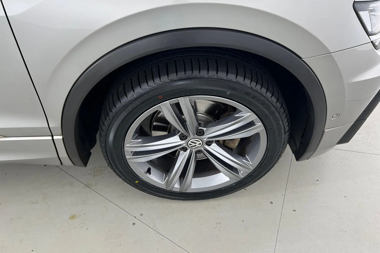 2019 Volkswagen Tiguan Gallery Image 13