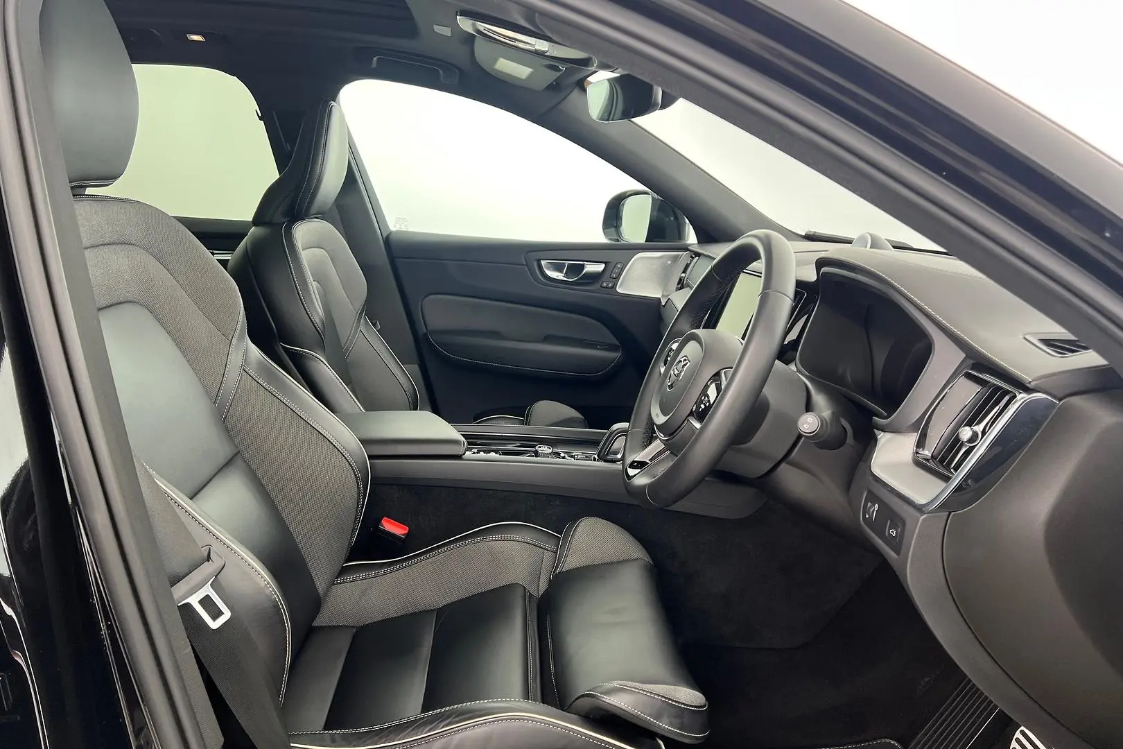 2021 Volvo XC60 Gallery Image 10