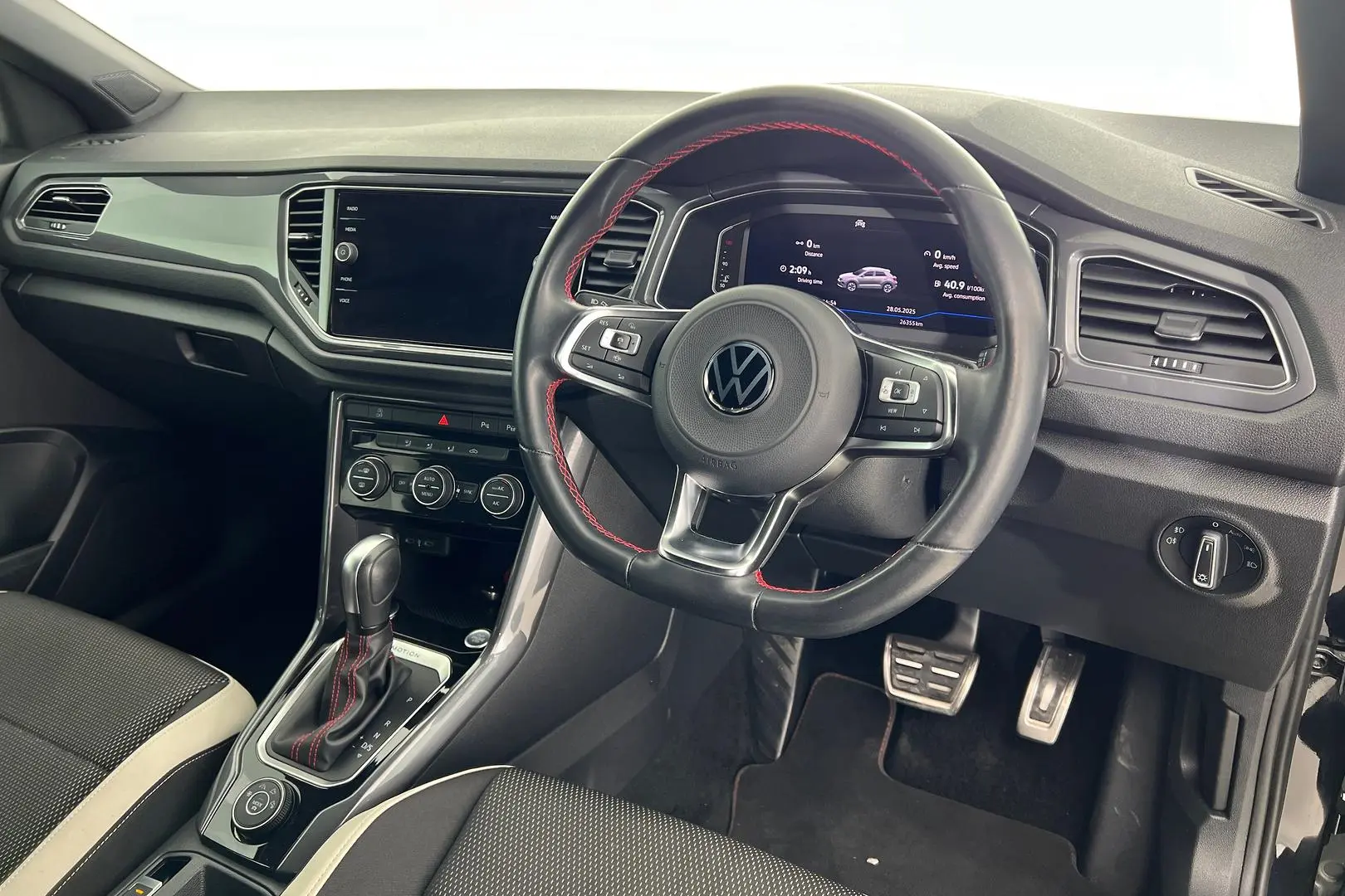 2021 Volkswagen T-Roc Gallery Image 12