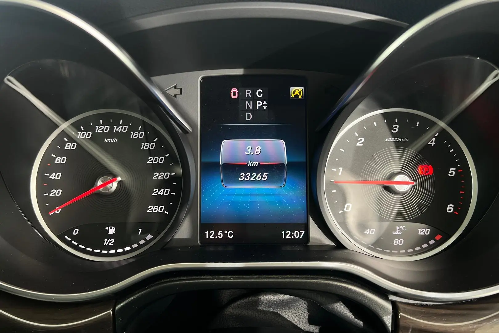 2021 Mercedes-Benz V-Class Gallery Image 18