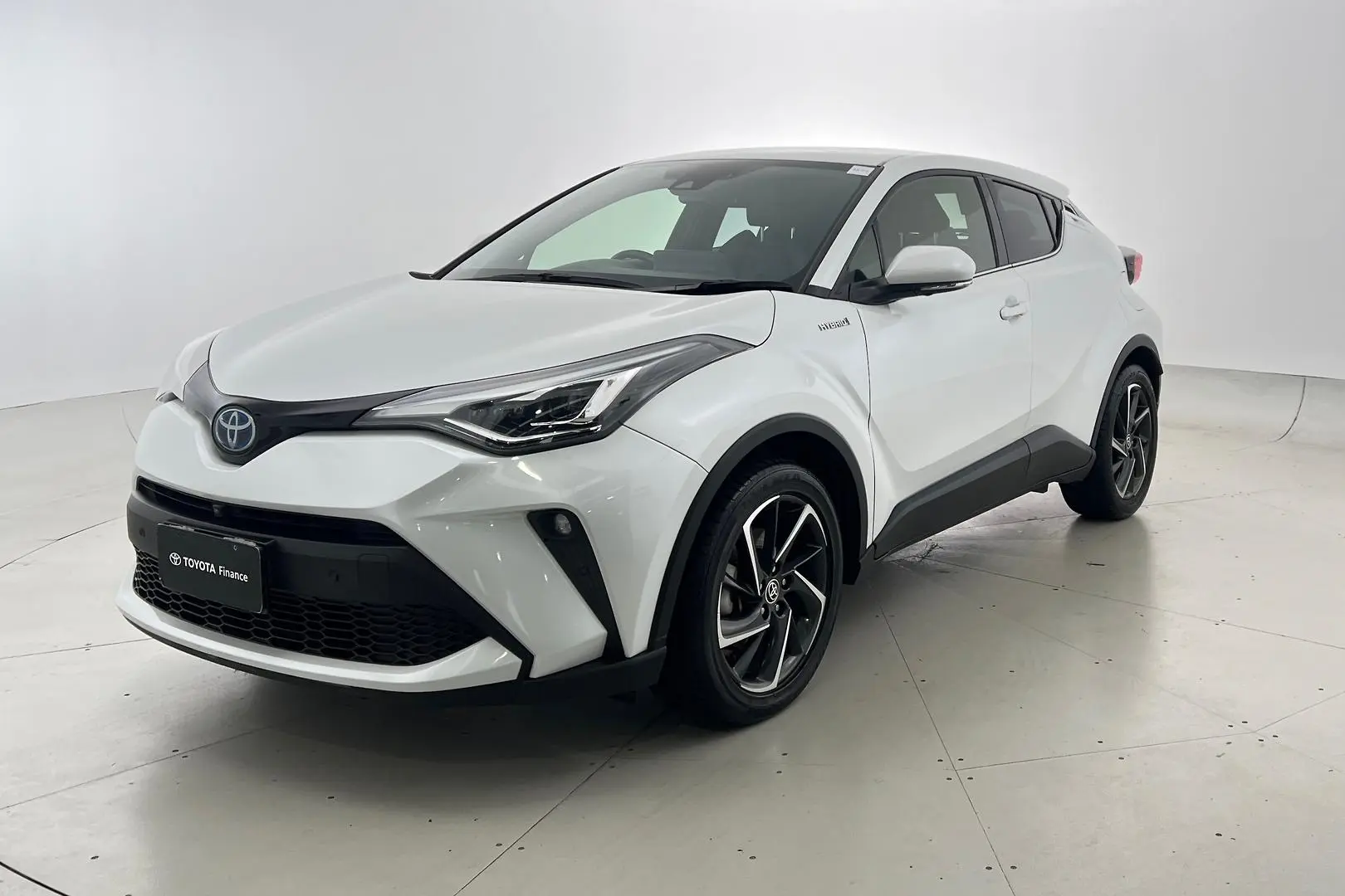 2022 Toyota C-HR Gallery Image 2