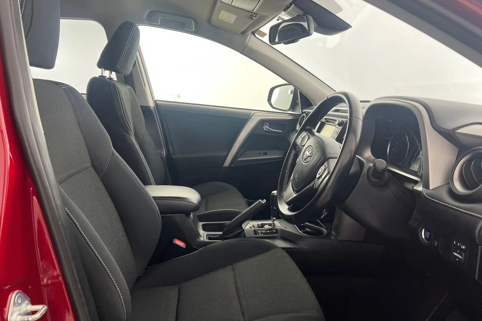 2018 Toyota RAV4 Gallery Image 11