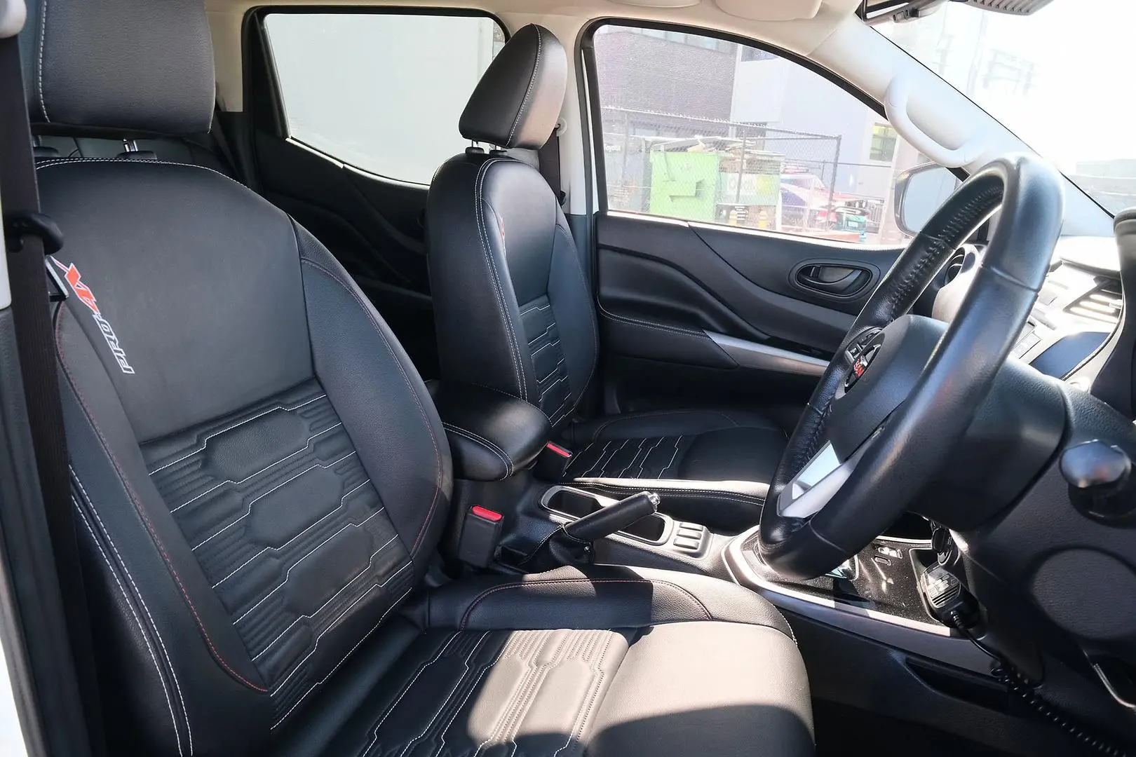 2021 Nissan Navara Gallery Image 14
