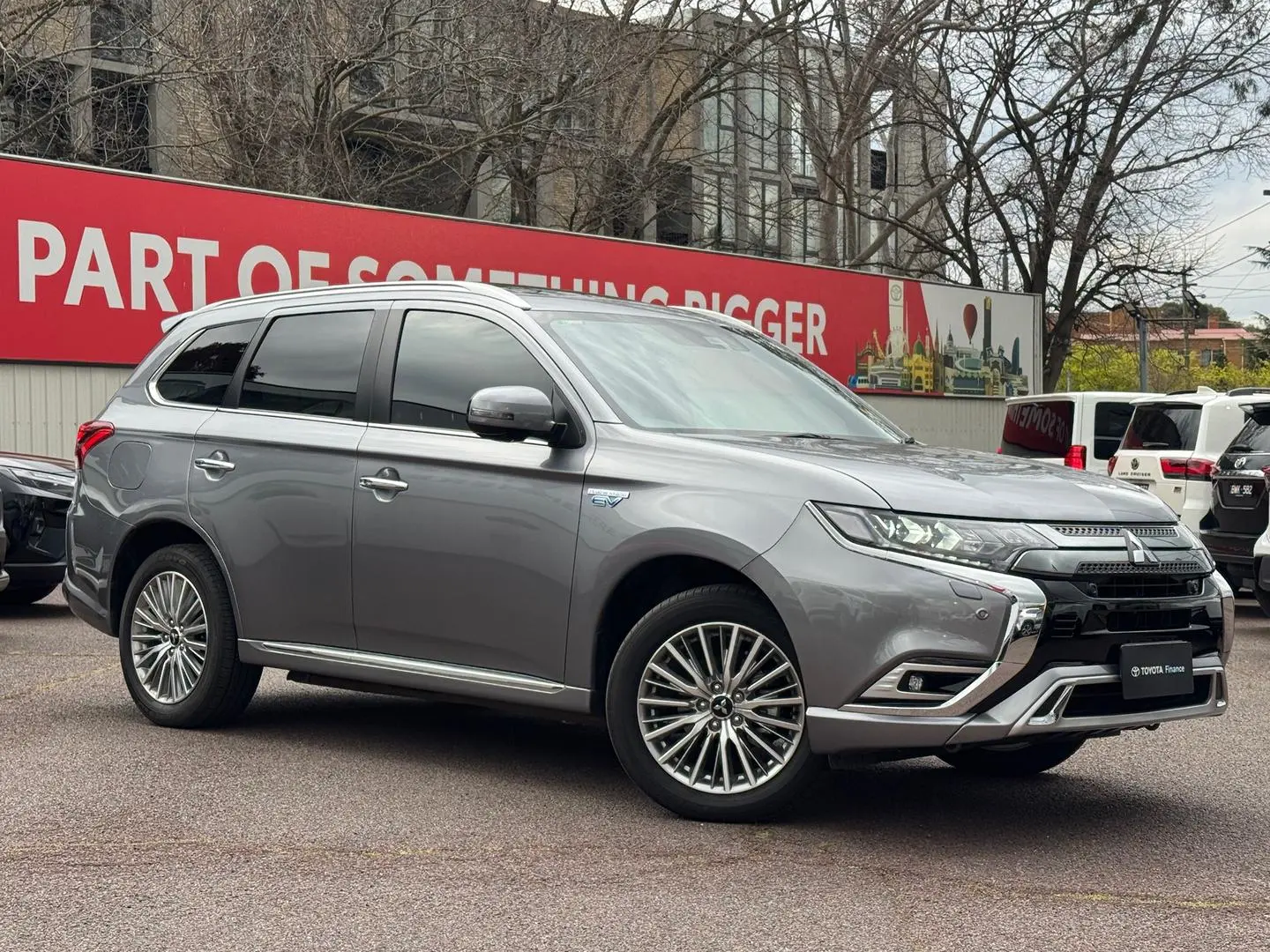 2020 Mitsubishi Outlander Gallery Image 1