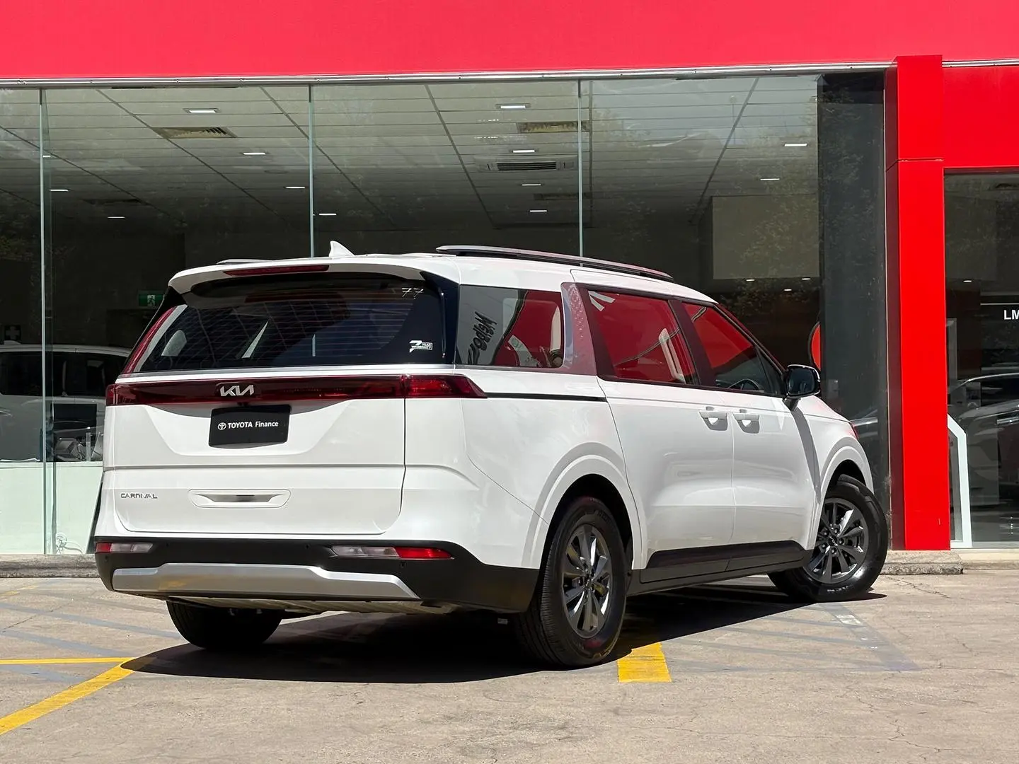 2022 Kia Carnival Gallery Image 9