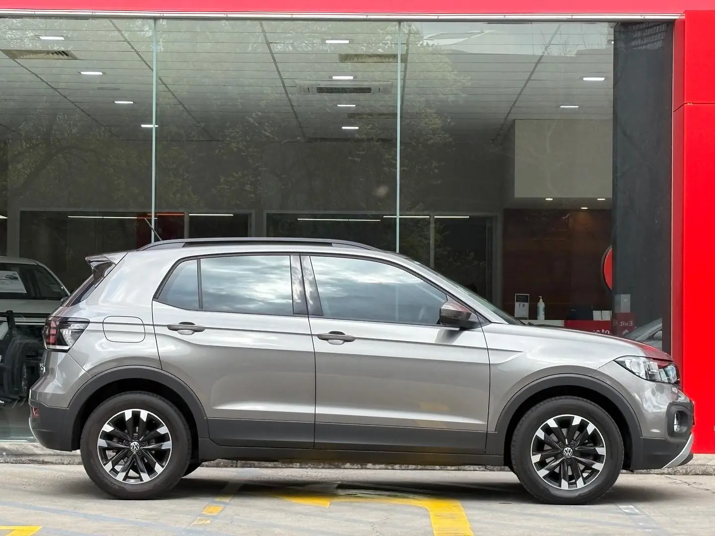 2021 Volkswagen T-Cross Gallery Image 2