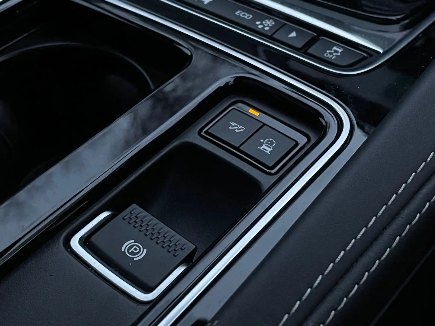 2020 Jaguar F-PACE Gallery Image 22