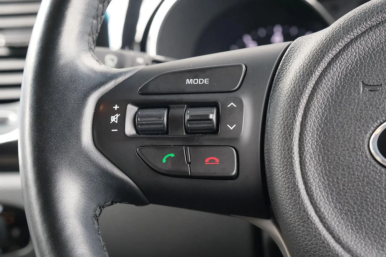 2017 Kia Carnival Gallery Image 11