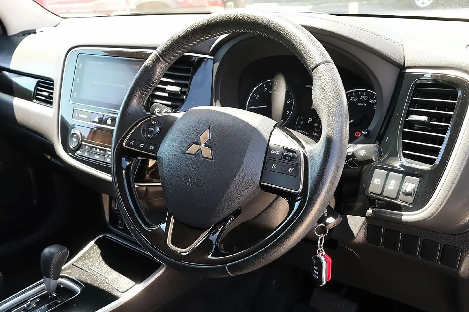 2018 Mitsubishi Outlander Gallery Image 19