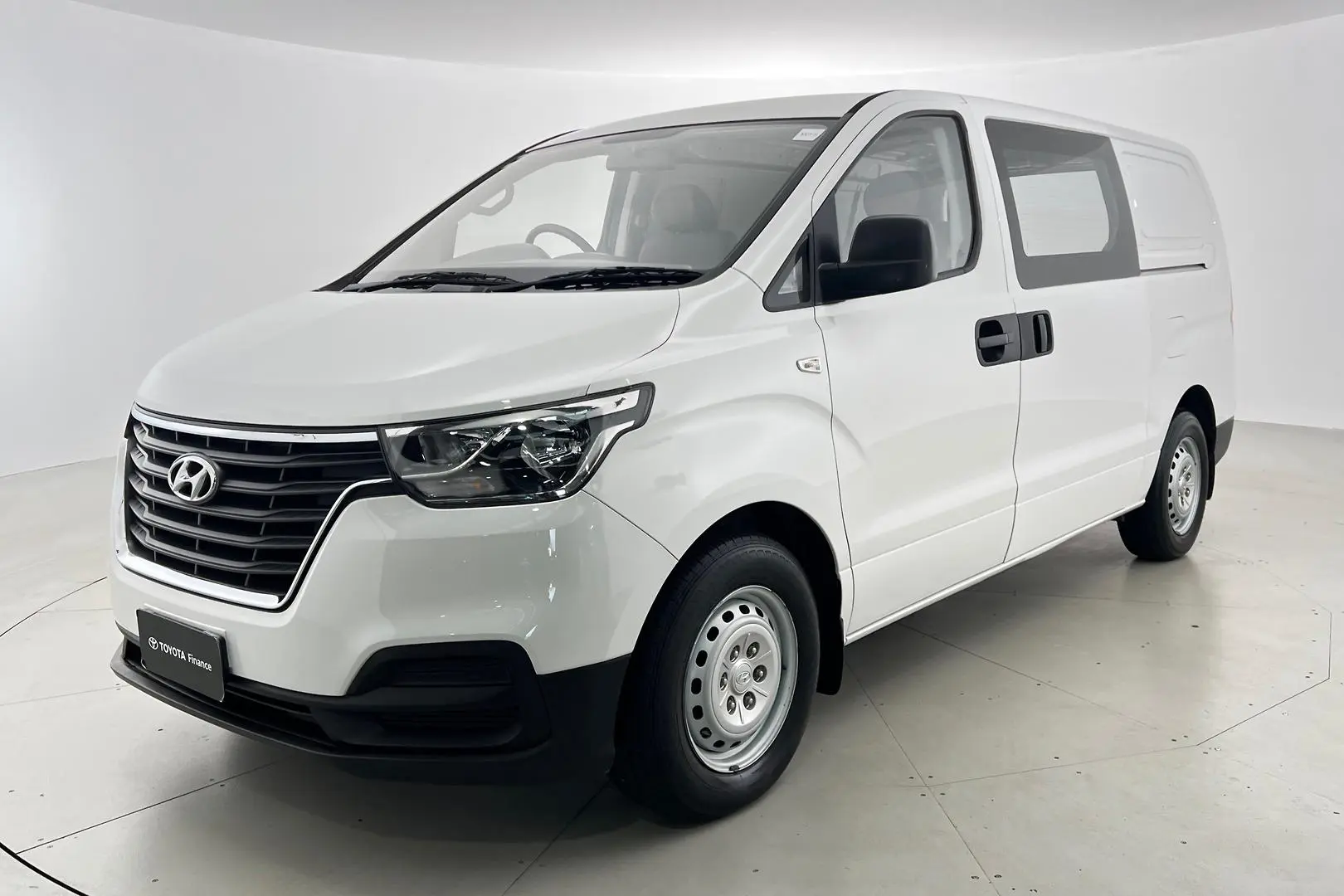 2018 Hyundai iLoad Gallery Image 9