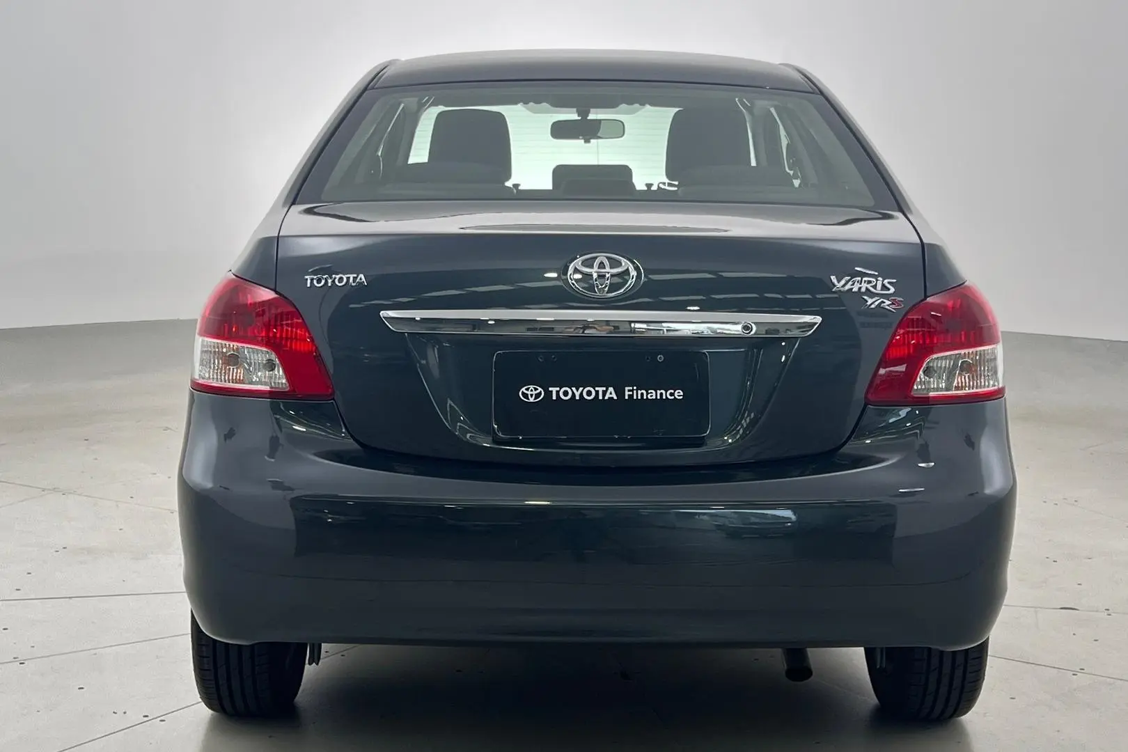 2013 Toyota Yaris Gallery Image 6