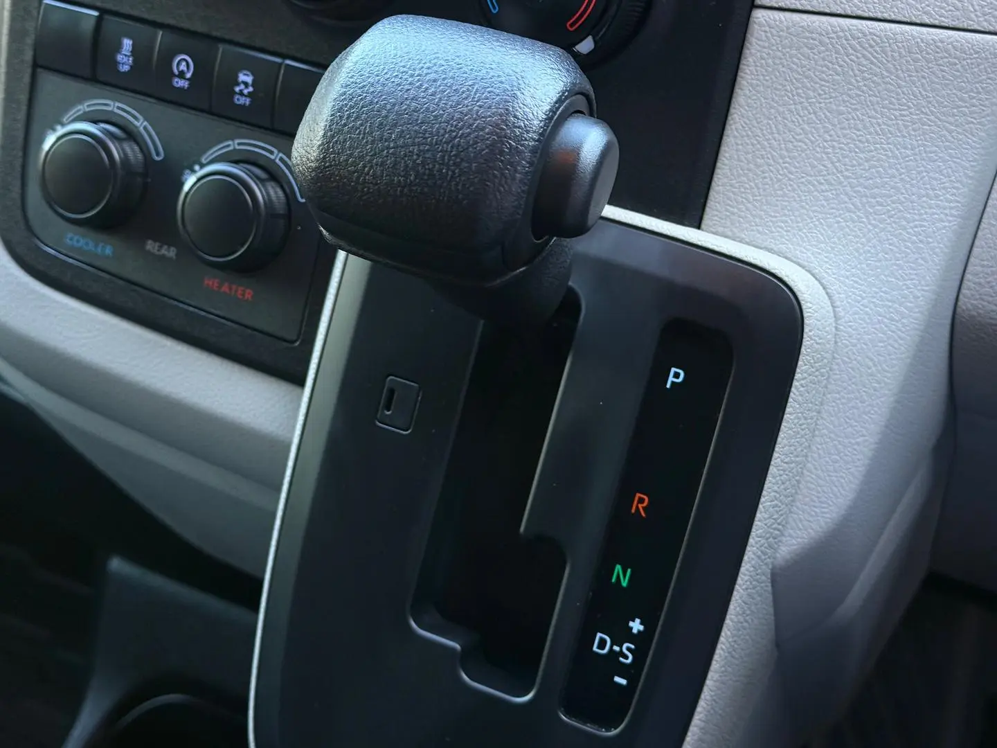 2021 Toyota Hiace Gallery Image 23