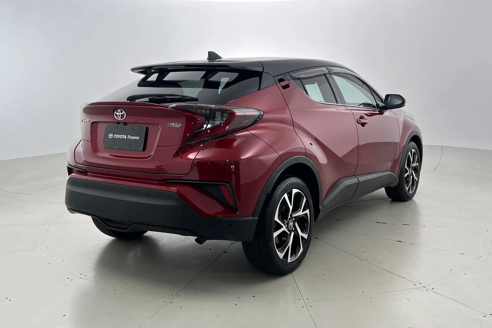 2018 Toyota C-HR Gallery Image 4