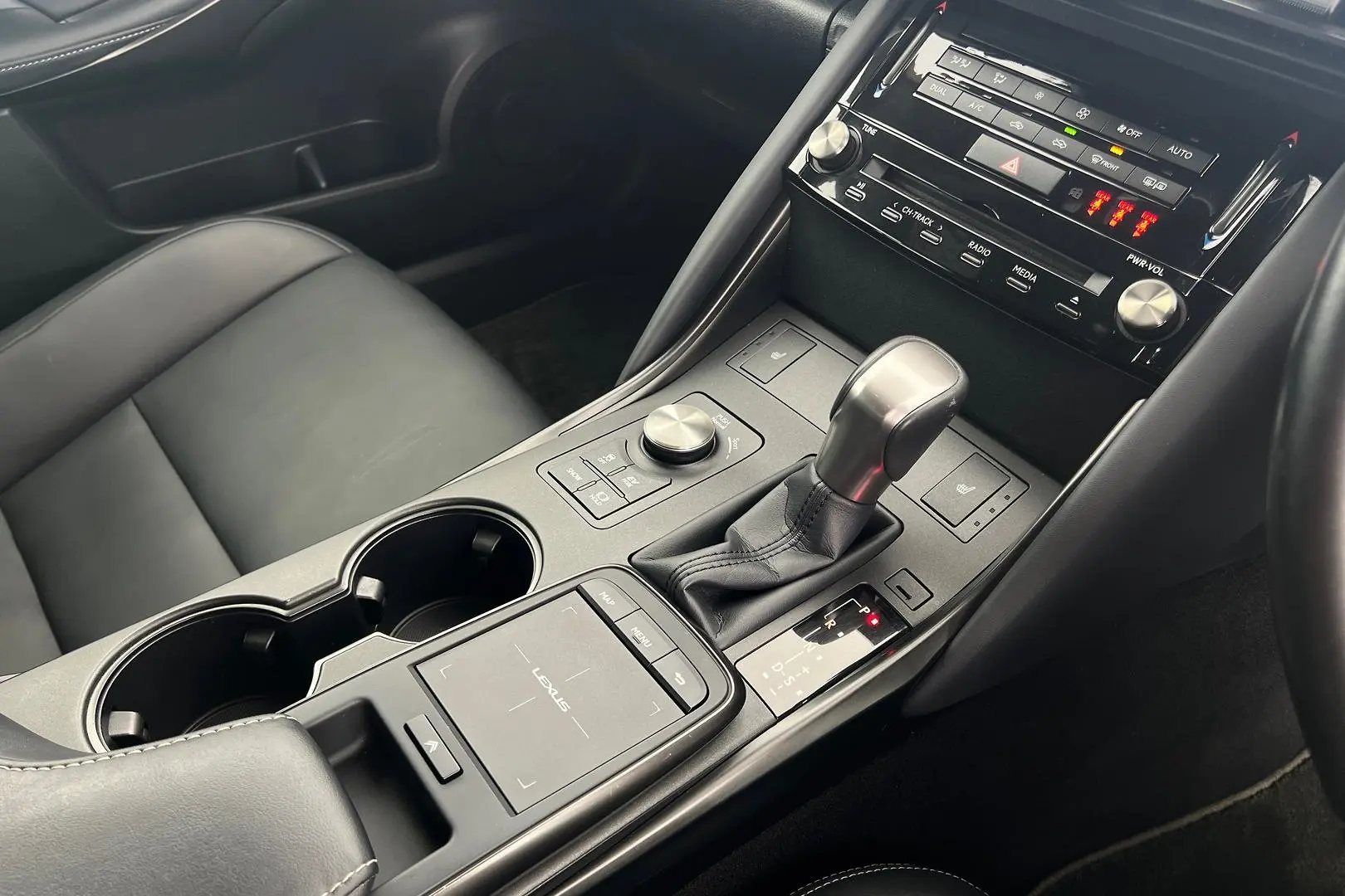 2020 Lexus IS Gallery Image 15