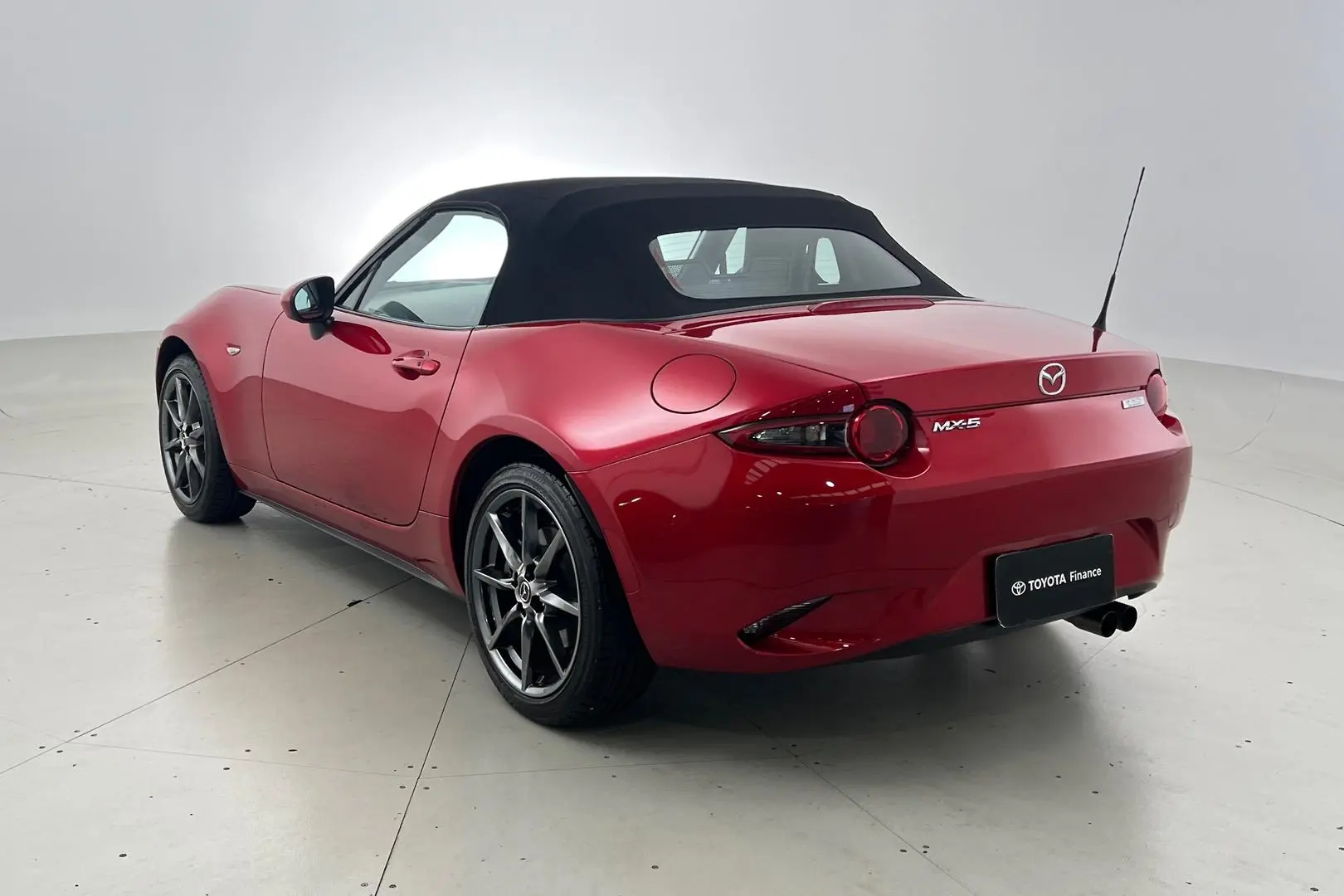 2017 Mazda MX-5 Gallery Image 7