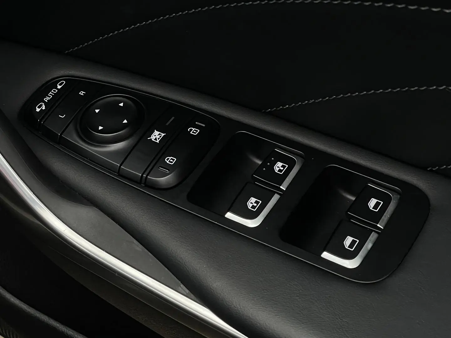 2022 Kia Stinger Gallery Image 26