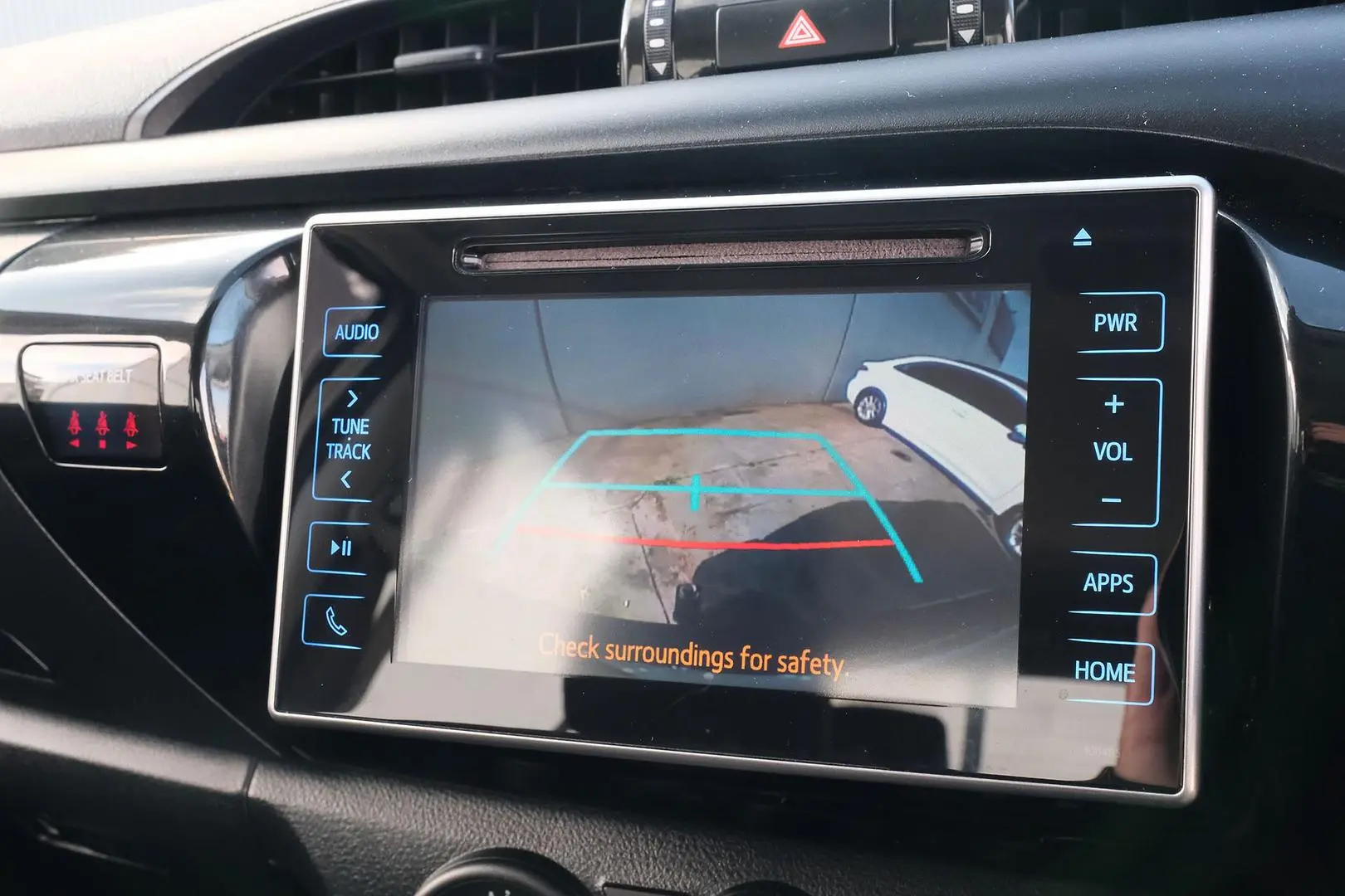 2017 Toyota Hilux Gallery Image 8
