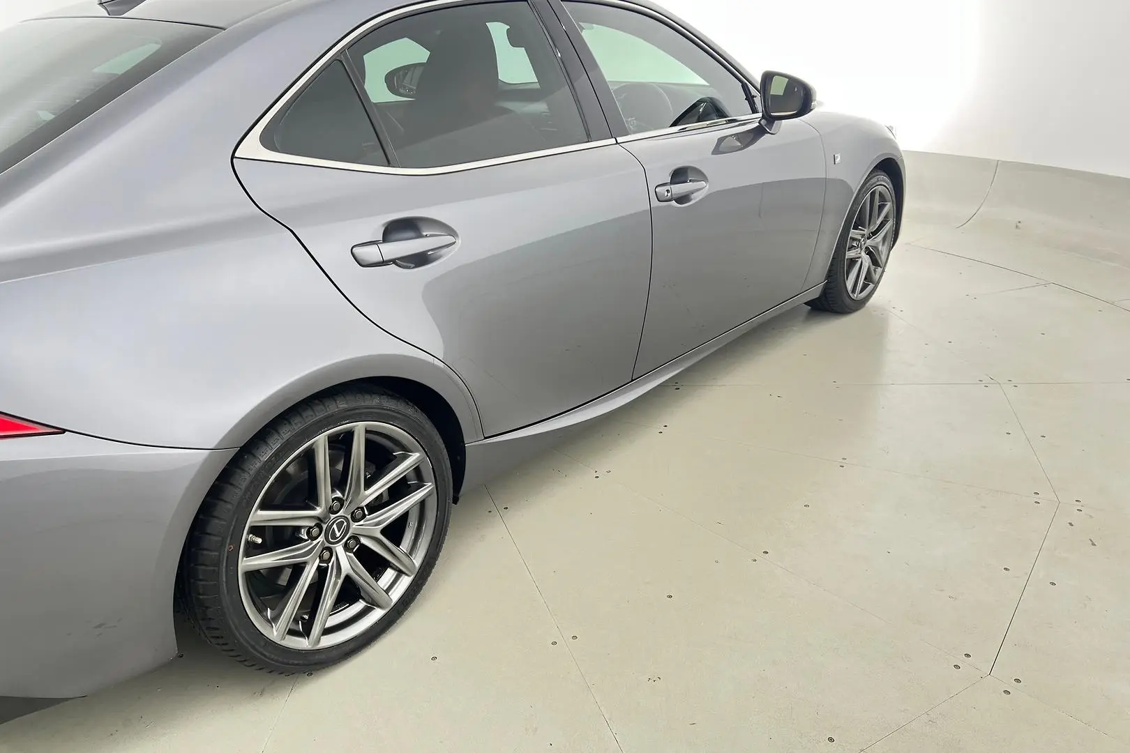 2019 Lexus IS Gallery Image 5