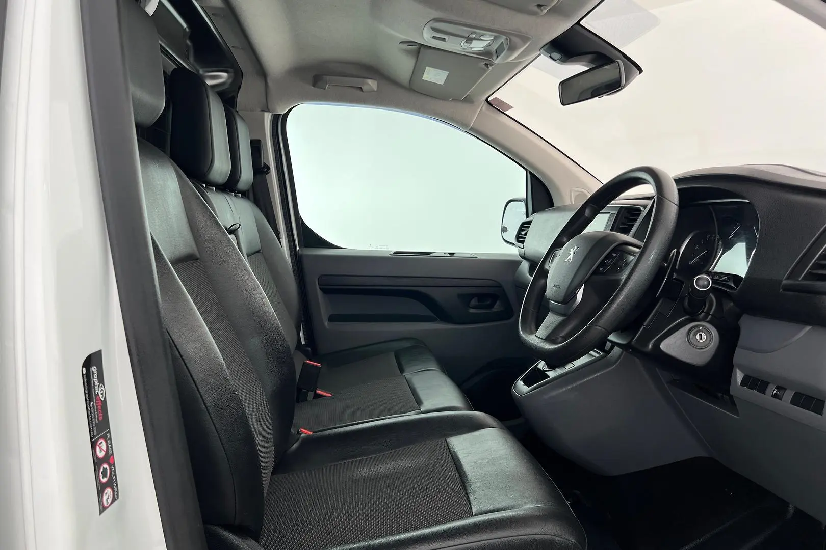 2020 Peugeot Expert Gallery Image 16