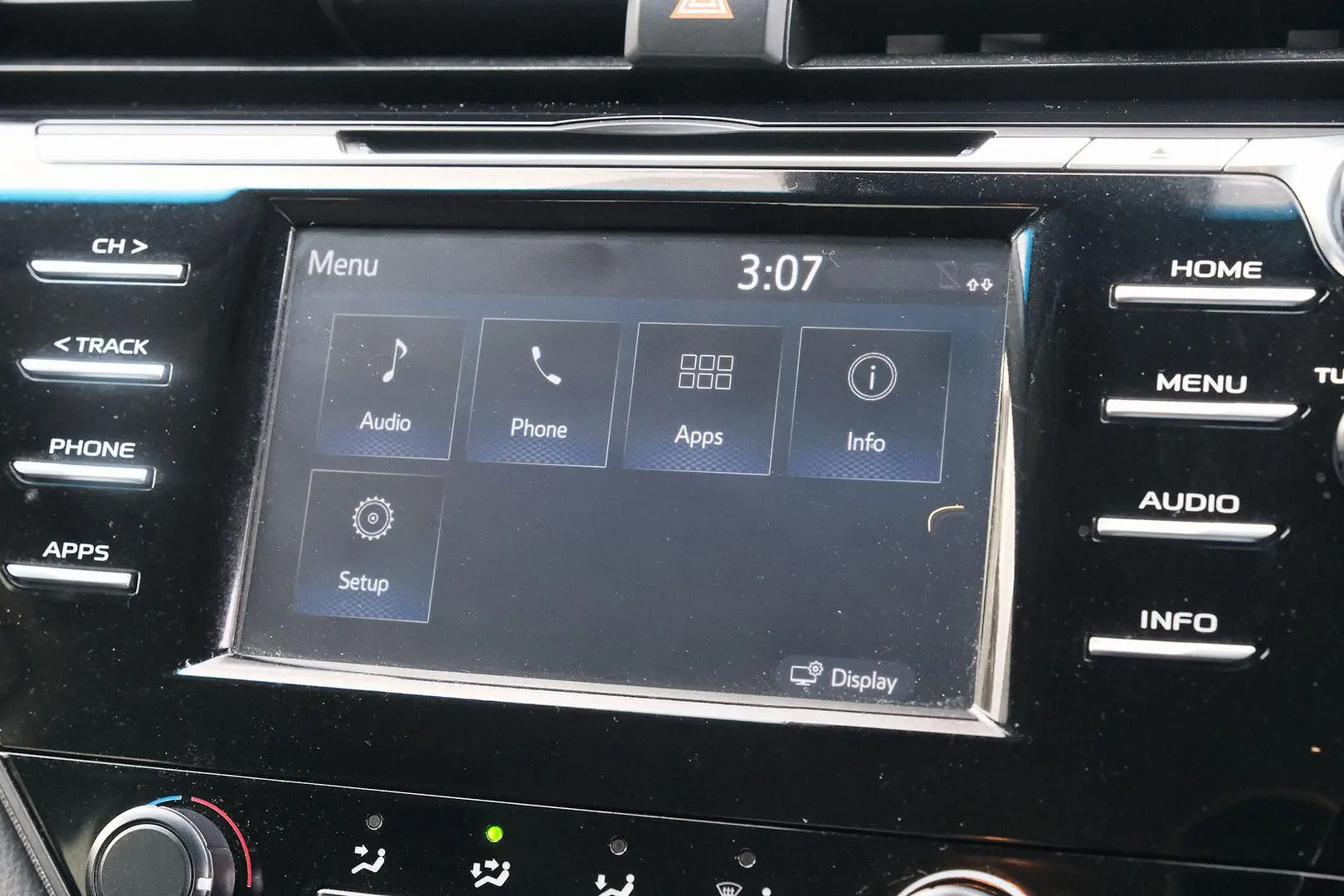 2019 Toyota Camry Gallery Image 8