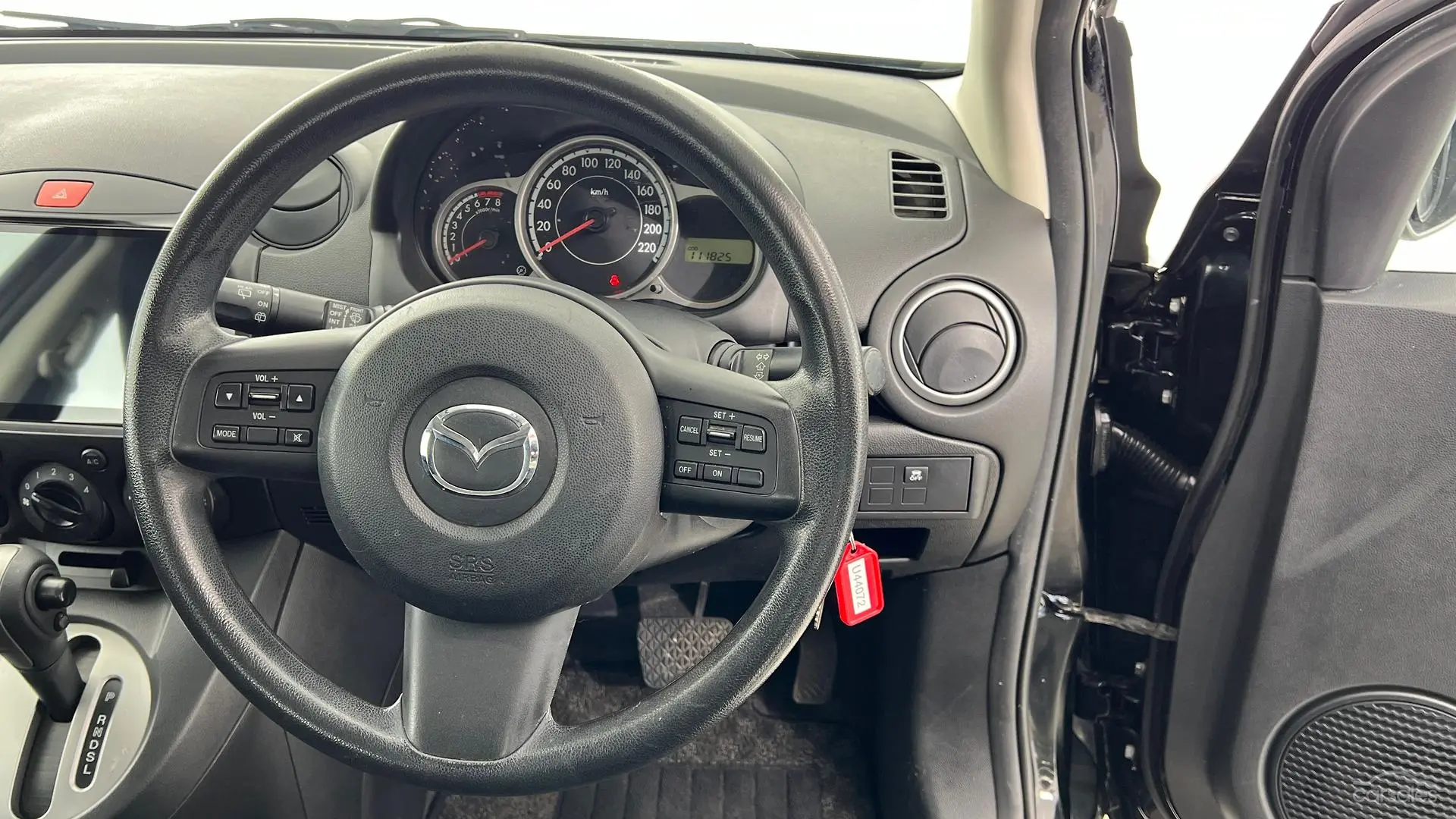 2013 Mazda 2 Image 18