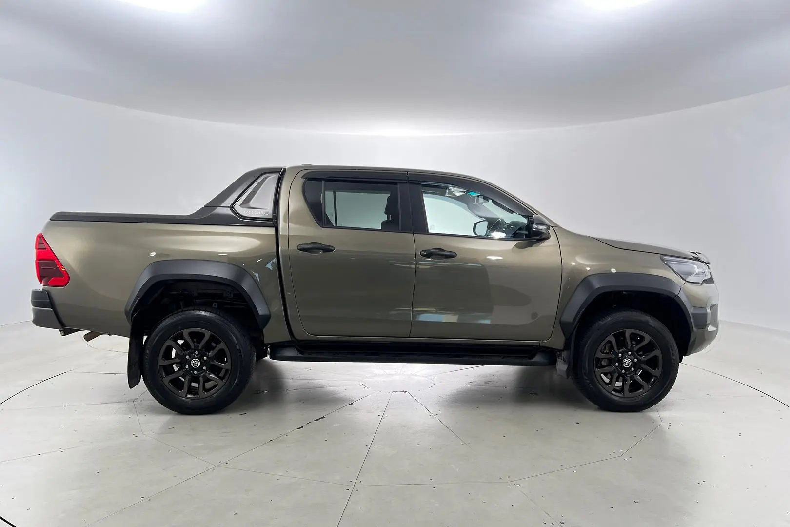2023 Toyota Hilux Gallery Image 4