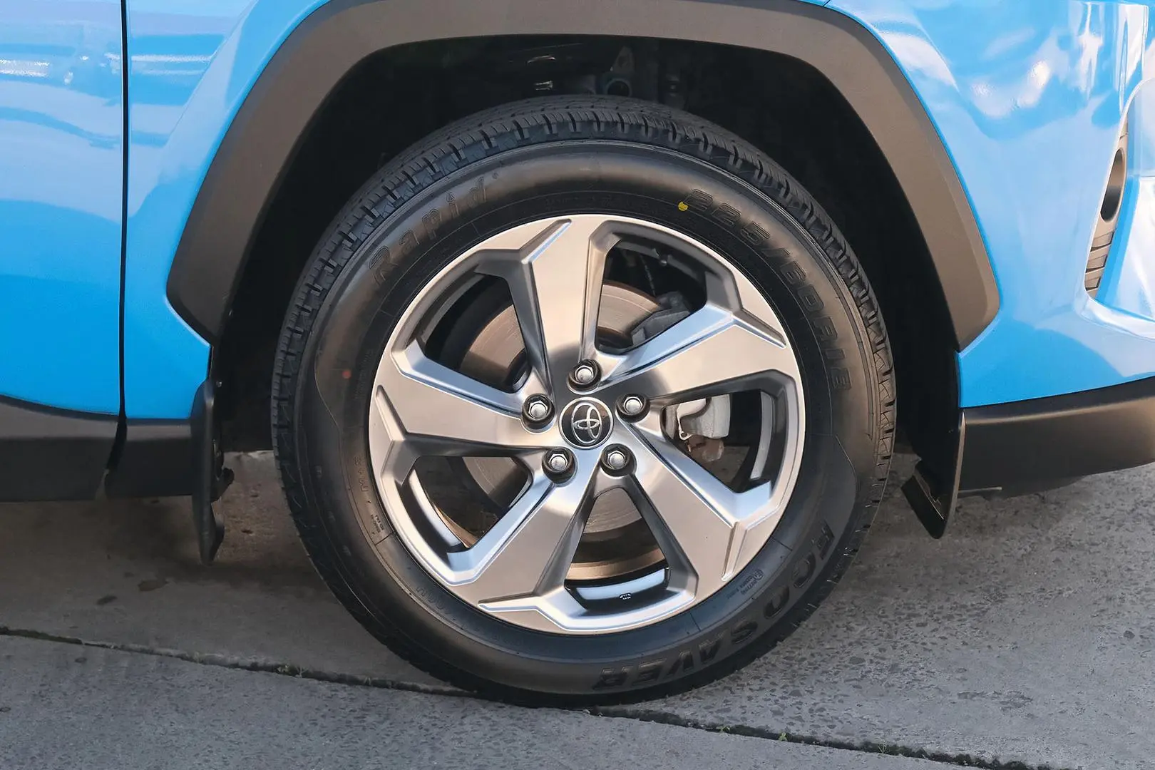 2019 Toyota RAV4 Gallery Image 6