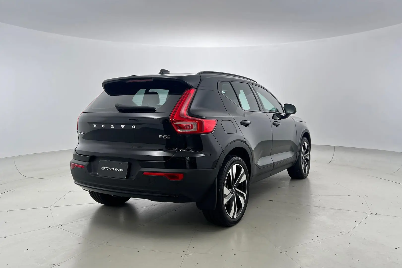 2023 Volvo XC40 Gallery Image 4