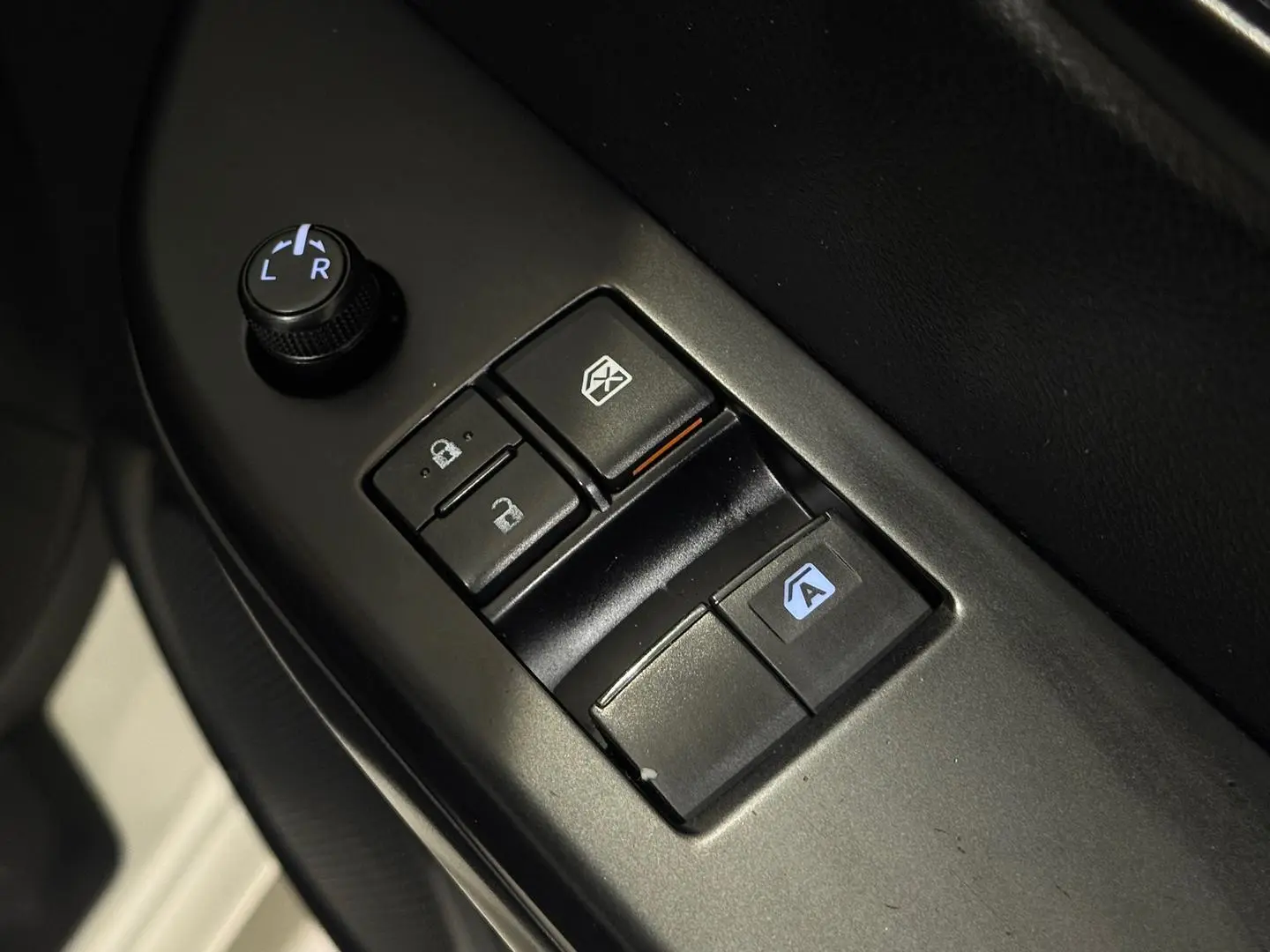 2019 Toyota Hilux Gallery Image 17