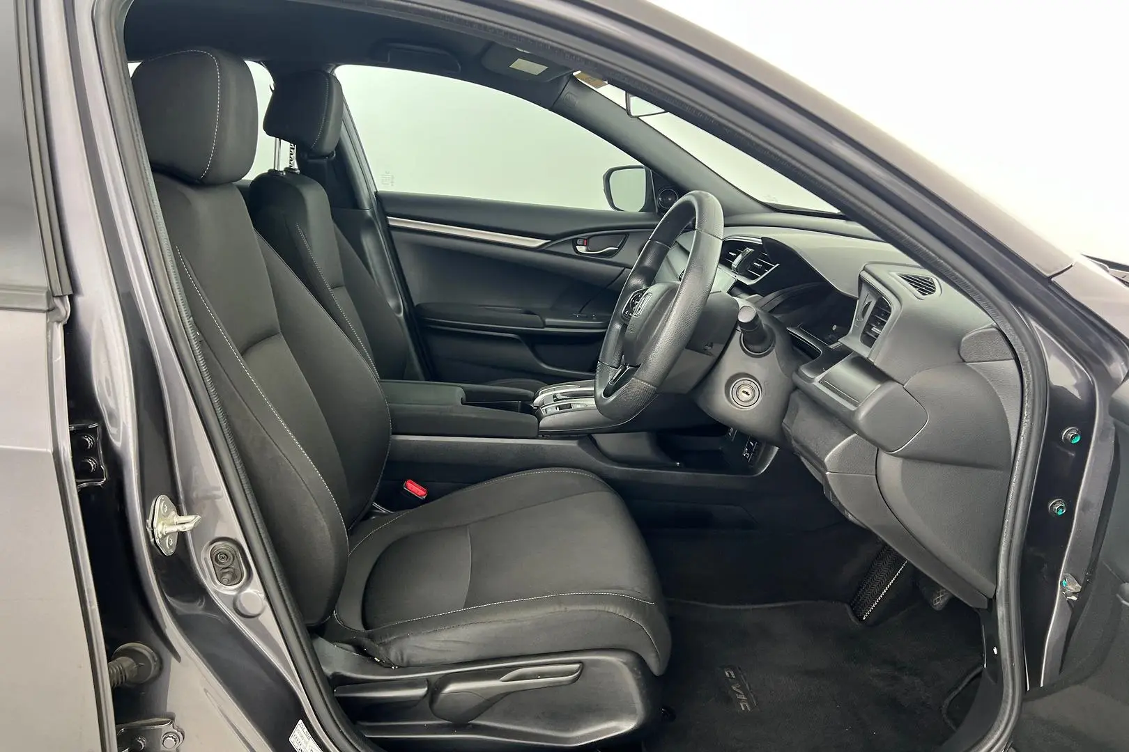 2017 Honda Civic Gallery Image 11