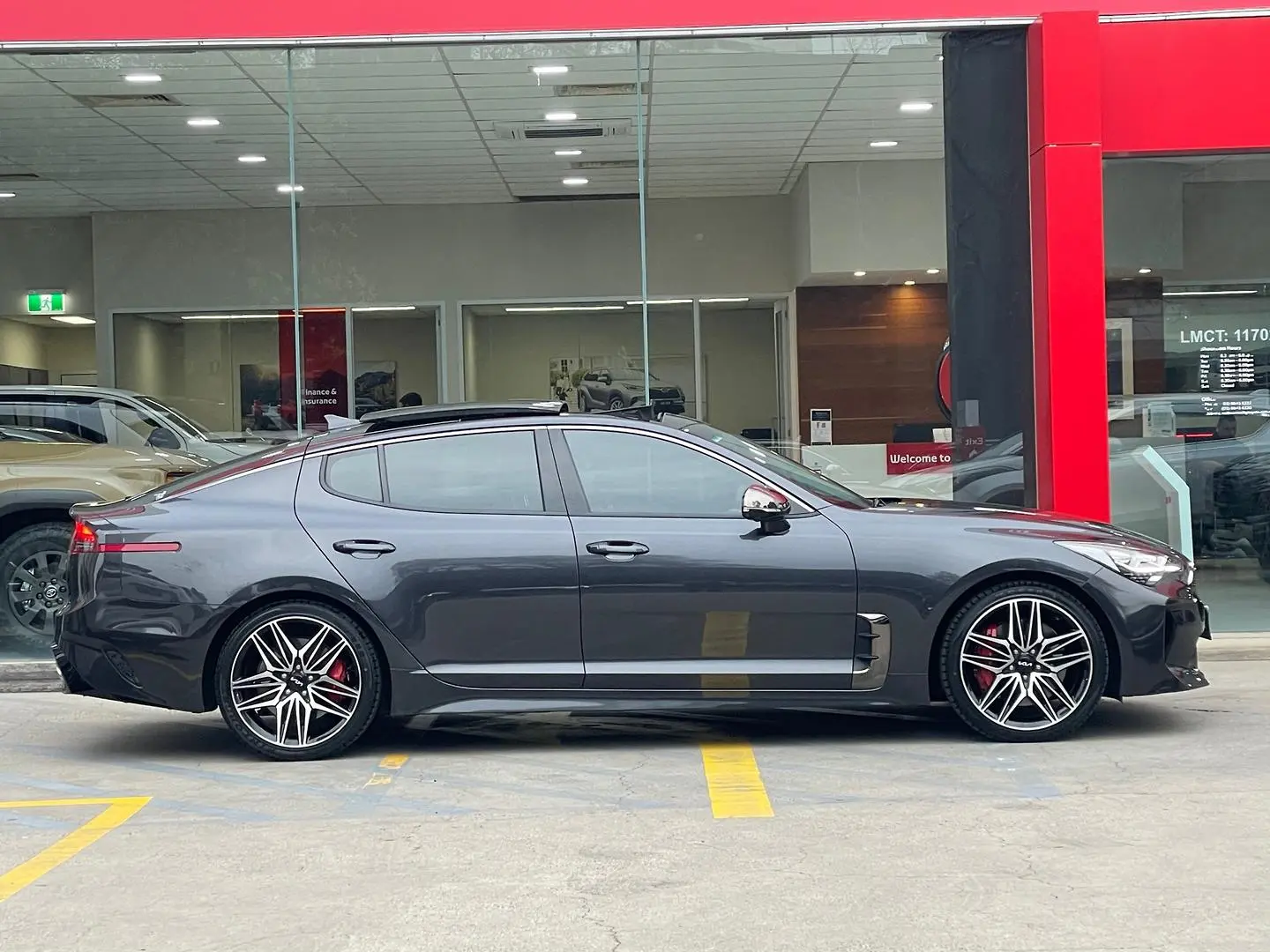 2022 Kia Stinger Gallery Image 3