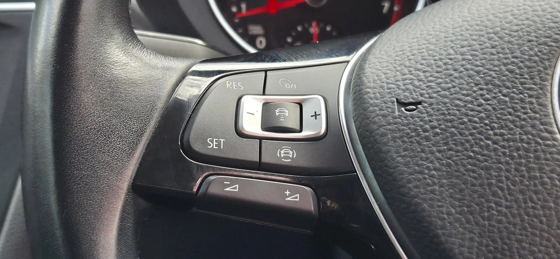 2020 Volkswagen Tiguan Gallery Image 19