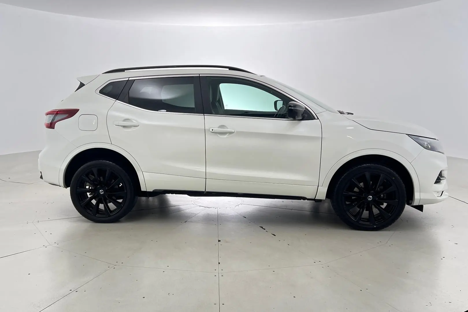2020 Nissan QASHQAI Gallery Image 3