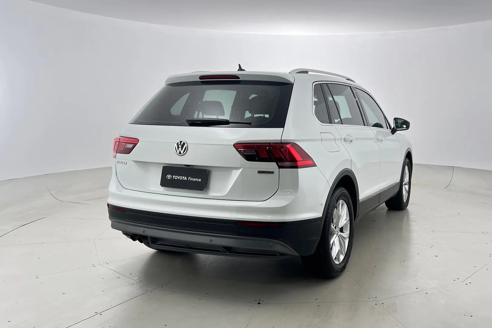 2019 Volkswagen Tiguan Gallery Image 4