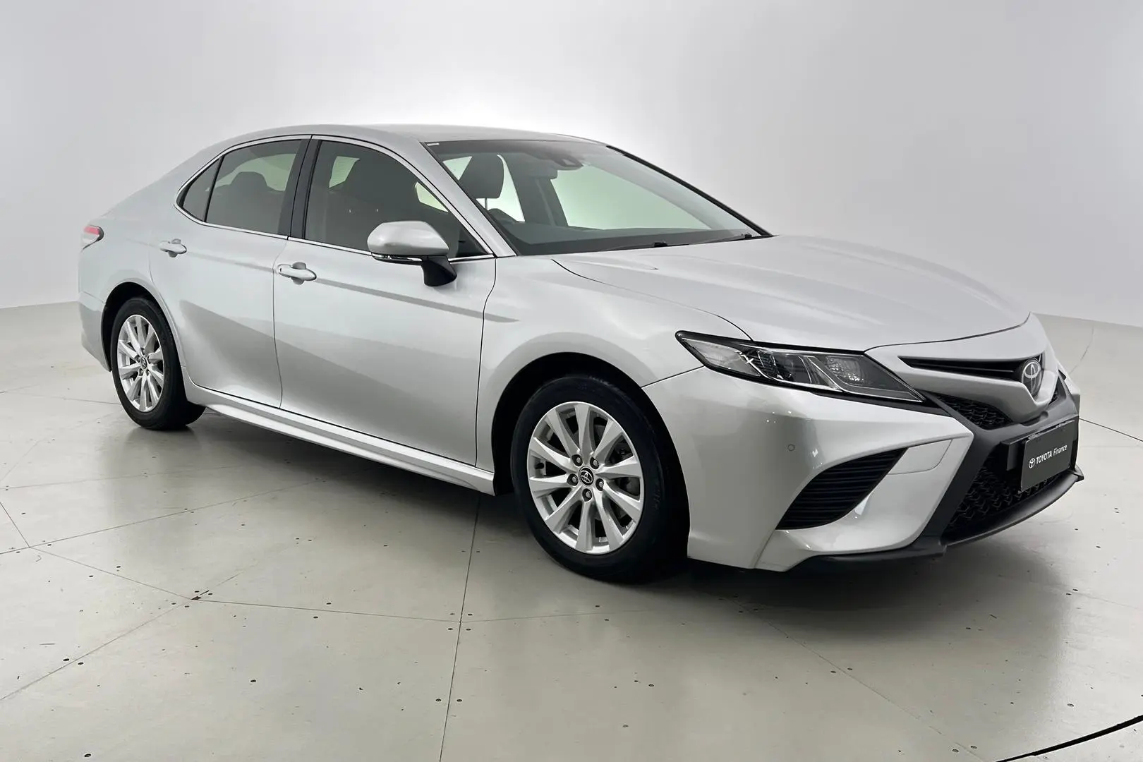 2019 Toyota Camry Gallery Image 1