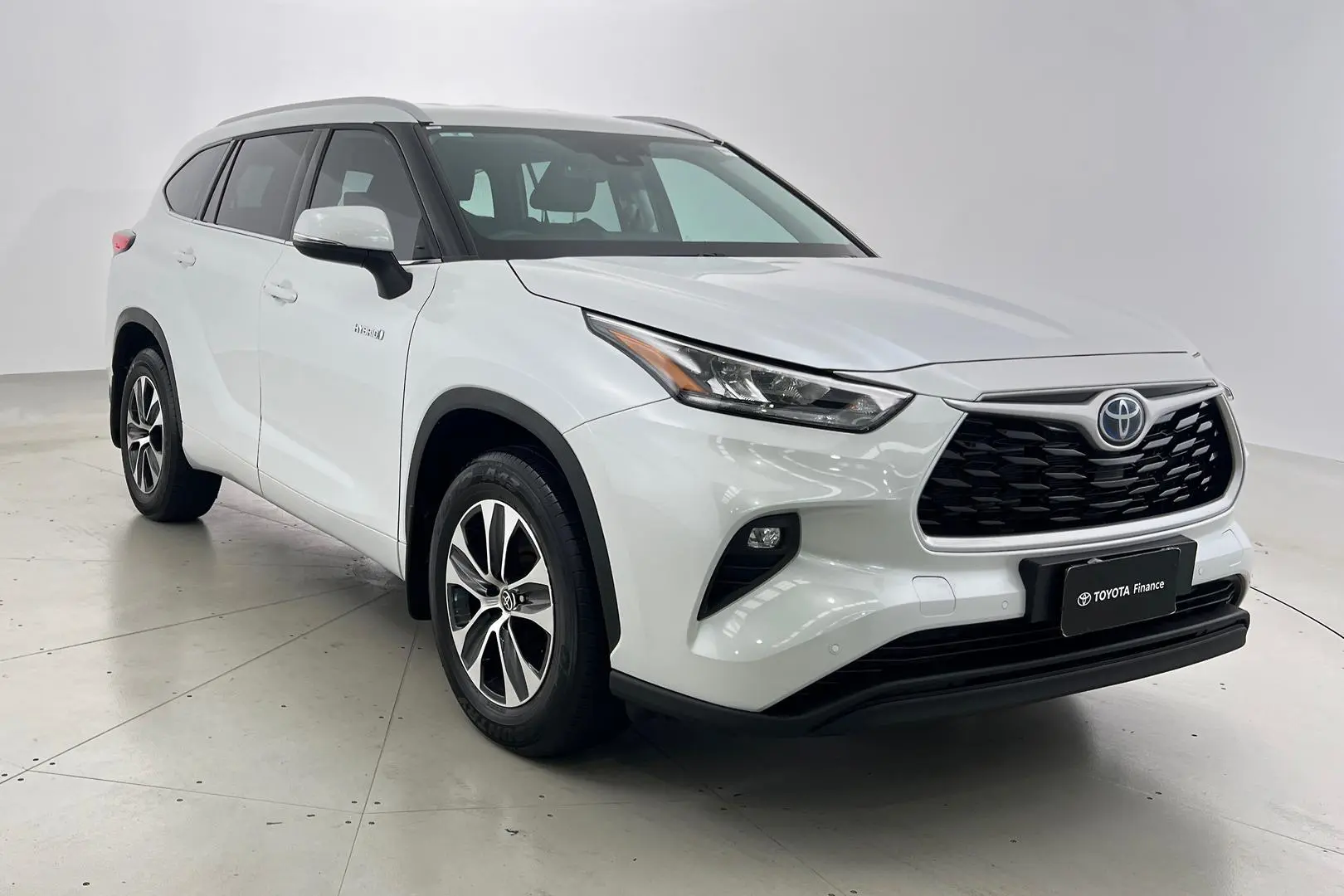 2022 Toyota Kluger Gallery Image 1
