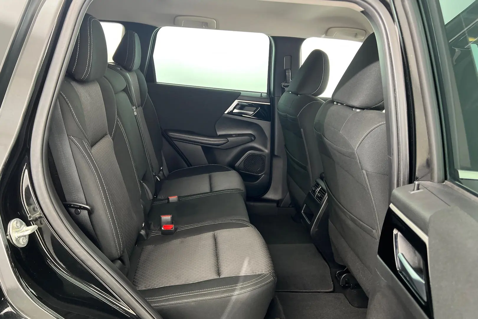 2022 Mitsubishi Outlander Gallery Image 19