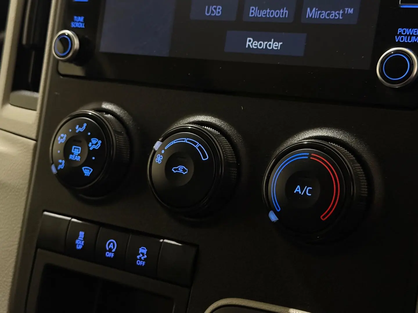 2022 Toyota Hiace Gallery Image 19
