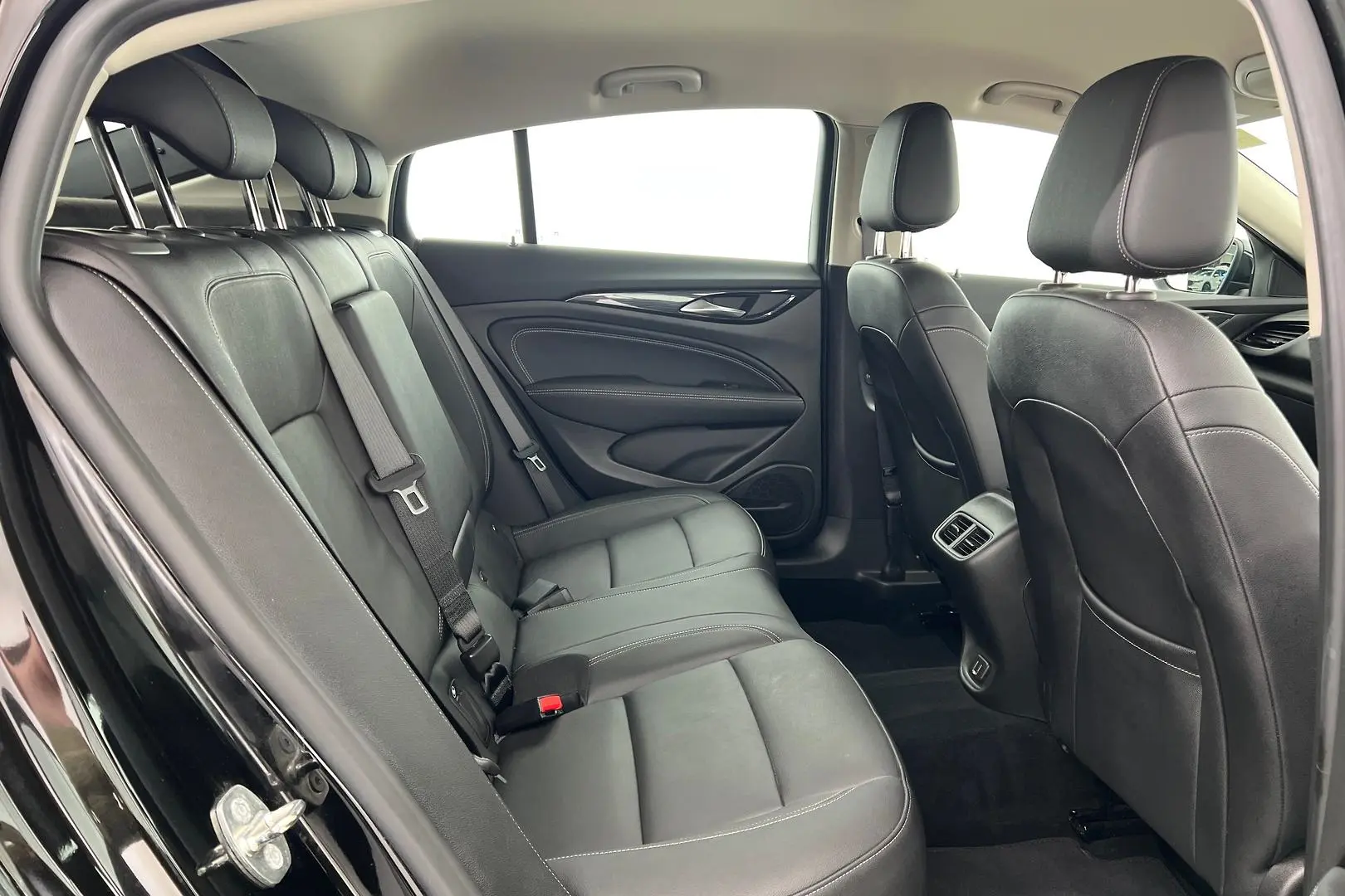 2019 Holden Calais Gallery Image 19