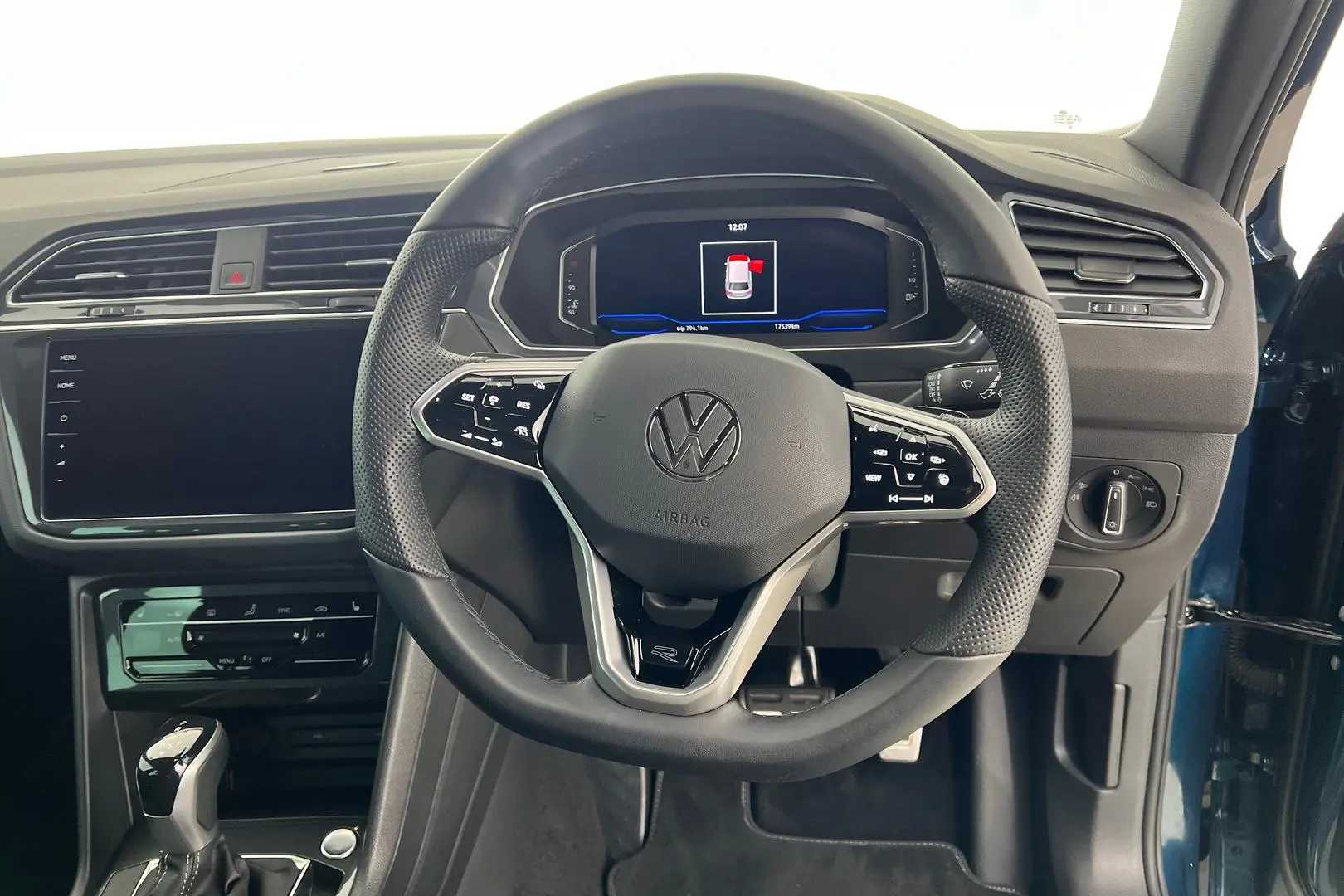 2023 Volkswagen Tiguan Gallery Image 13