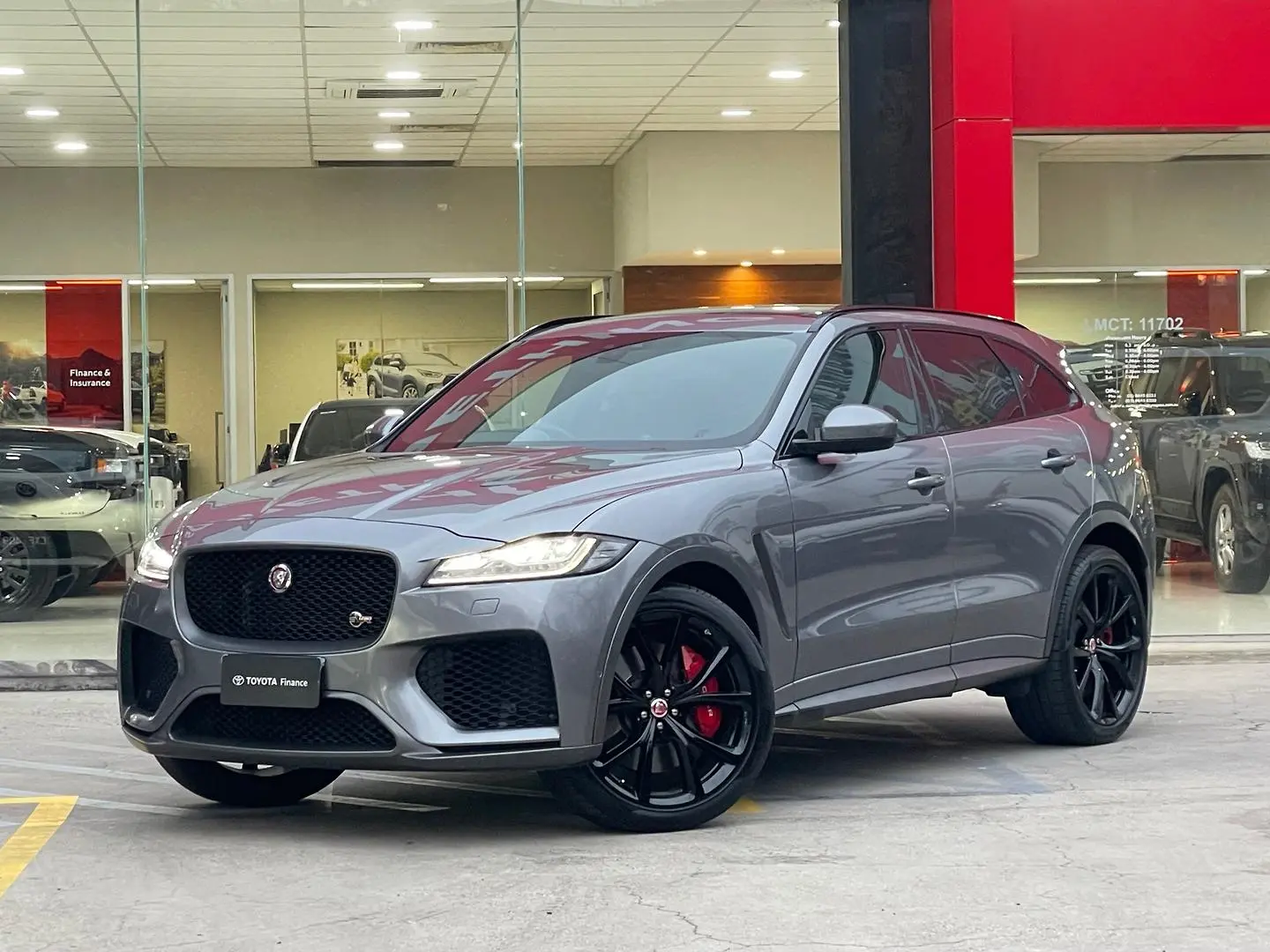 2020 Jaguar F-PACE Gallery Image 4