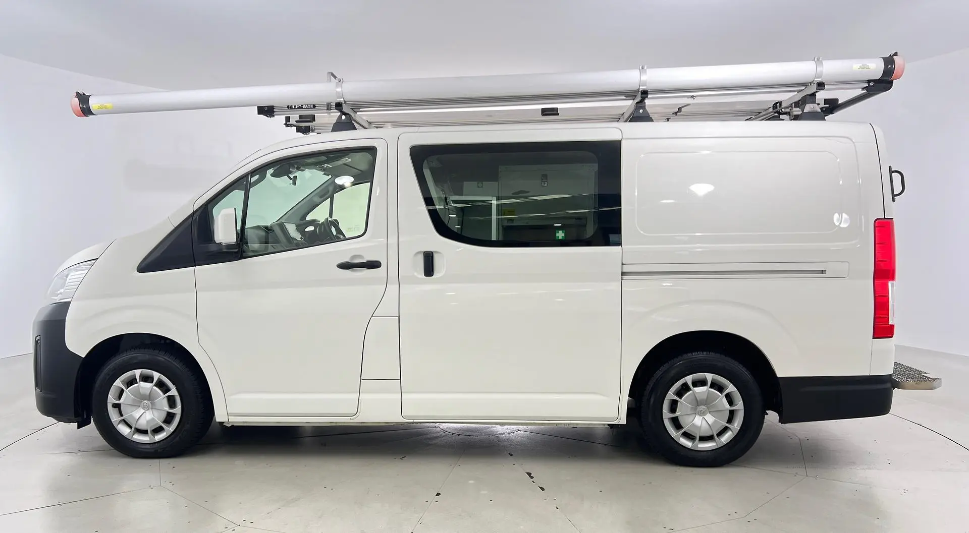 2021 Toyota Hiace Gallery Image 5