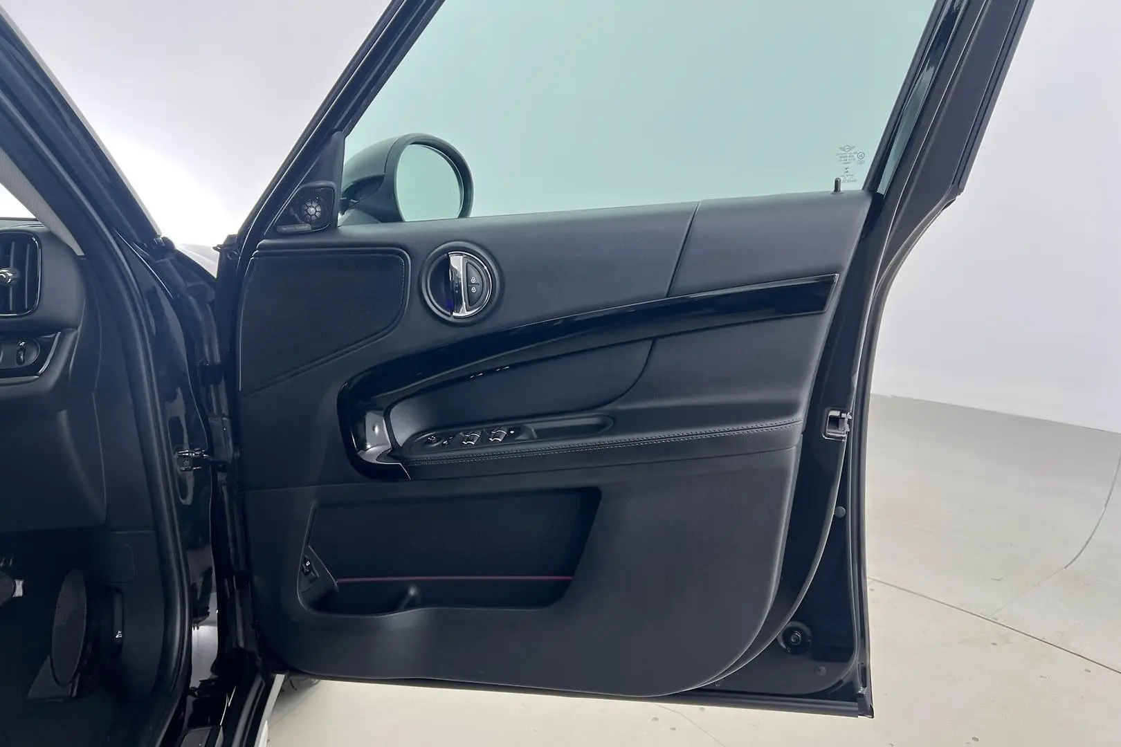 2017 MINI Countryman Gallery Image 12
