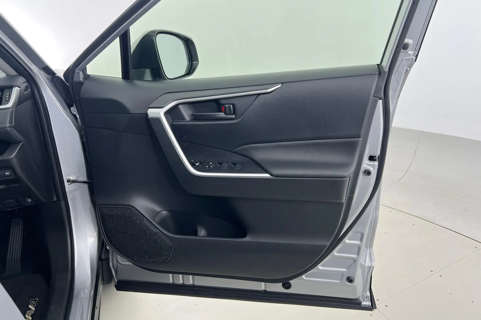 2024 Toyota RAV4 Gallery Image 12