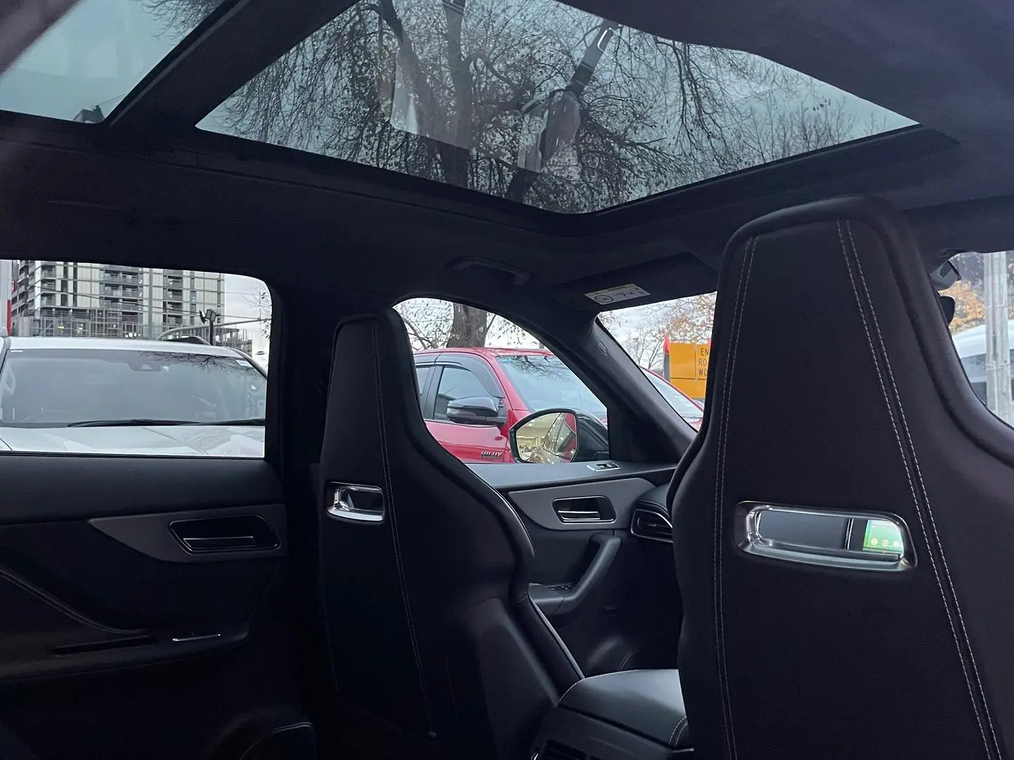 2020 Jaguar F-PACE Gallery Image 24