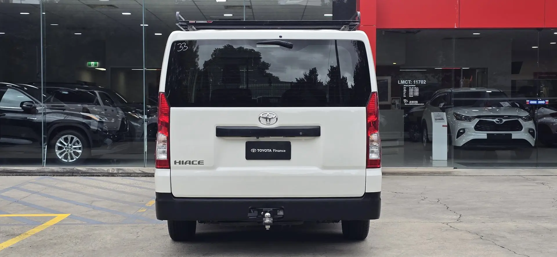 2021 Toyota Hiace Gallery Image 4