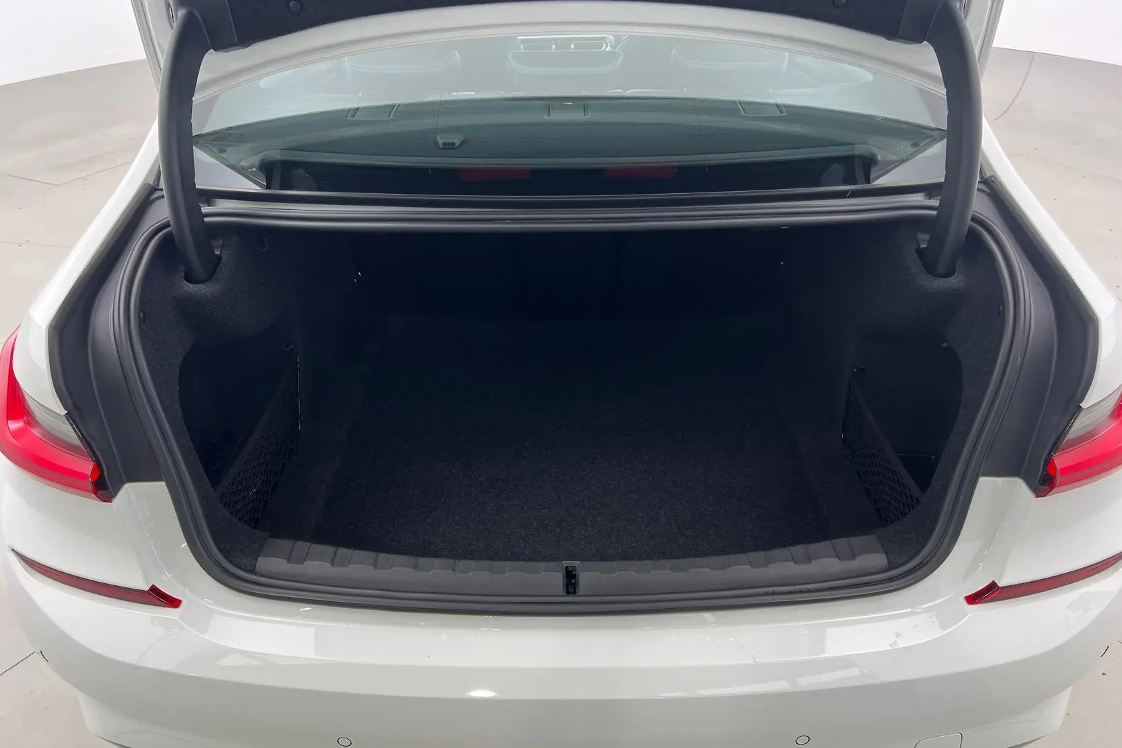 2019 BMW 3 Series Gallery Image 11
