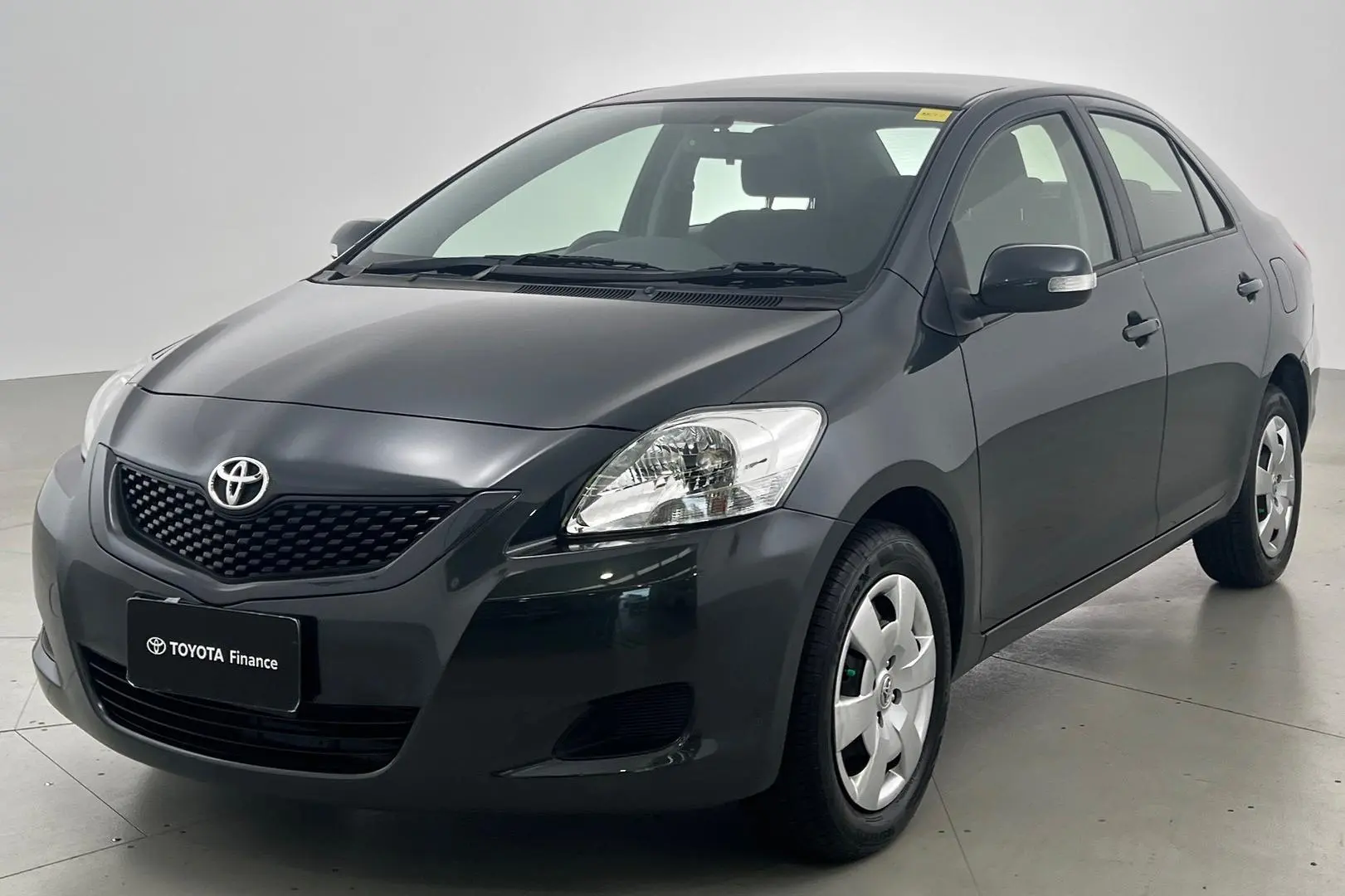 2013 Toyota Yaris Gallery Image 9