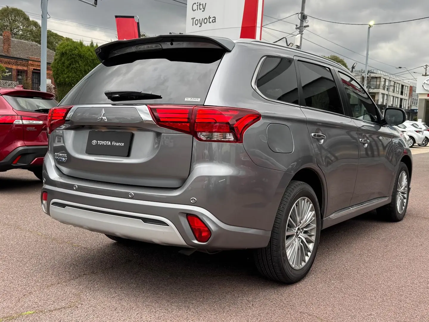 2020 Mitsubishi Outlander Gallery Image 5