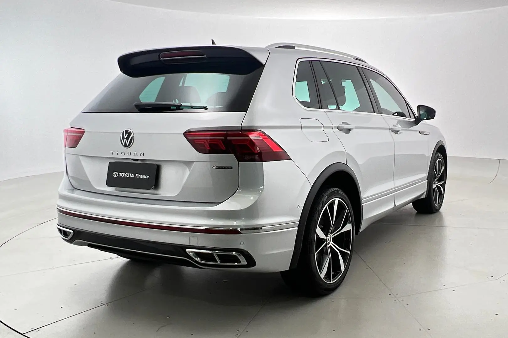 2021 Volkswagen Tiguan Gallery Image 4